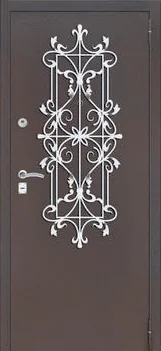Декоративная отделка из художественной ковки на входной двери (63)