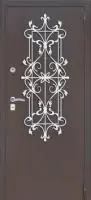Декоративная отделка из художественной ковки на входной двери (63)