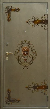 Декоративная отделка из художественной ковки на входной двери (122)