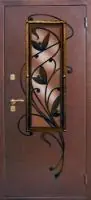 Декоративная отделка из художественной ковки на входной двери (135)