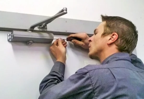 Установка герконов и доводчиков