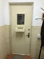 Кассовая дверь с выдвижным лотком в оружейную комнату 07