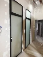 Межкомнатная стеклянная скрытая дверь Vega glass 59