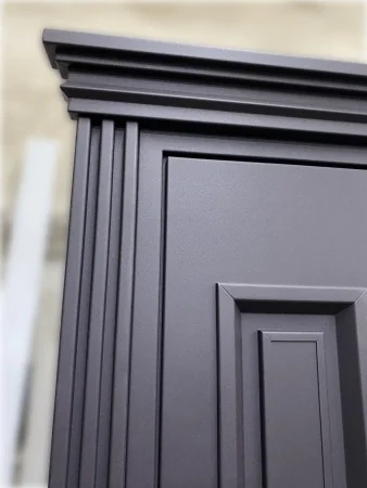 Металлофиленки на металле входной двери (1)