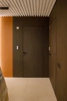 Межкомнатная скрытая дверь в шпоне