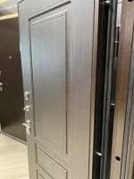 Входная дверь Маркус Аляска венге тисненый