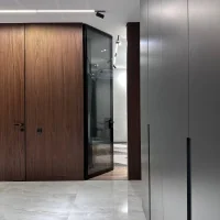 Межкомнатная стеклянная скрытая дверь Vega glass 59