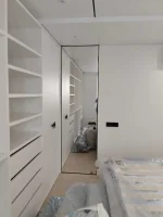 Межкомнатная скрытая дверь Atlas 42 с зеркалом