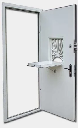 Кассовая дверь с выдвижным лотком в оружейную комнату 13