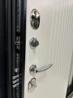 Входная дверь Маркус Вертикаль 3к белый матовый