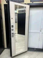 Входная дверь Маркус Декор зеркало