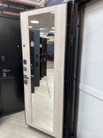 Входная дверь Маркус Декор зеркало